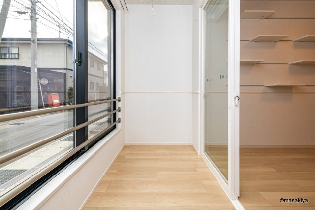ルシエールのバルコニー|写真は同じ建築会社の同タイプの物です。色、仕様は異なります。