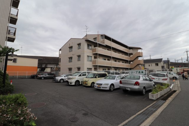 リーブ高瀬の駐車場