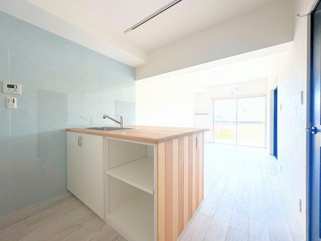 【キッチン】 | ワコー花月　Reform物件/駅まで徒歩7分/角部屋/ペット可 | ◆一家だんらんのスペースとなるＬＤＫ。窓から明るい光が差し込み、思わず家族の会話も弾む快適な空間。