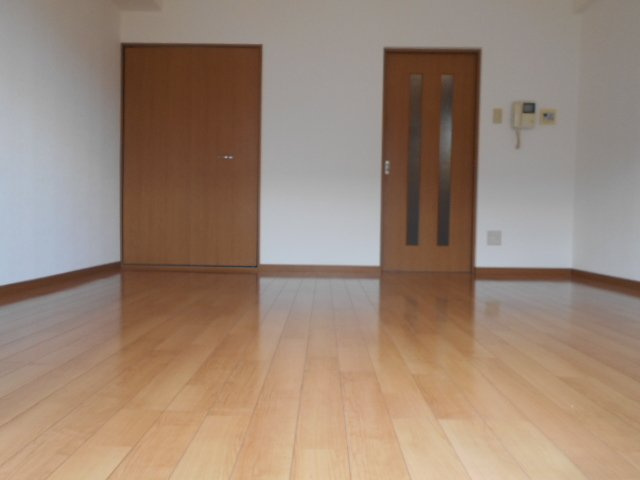 センチュリーパーク六番町の居間・リビング