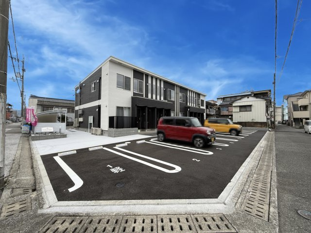 セゾン・コアTNⅡの駐車場