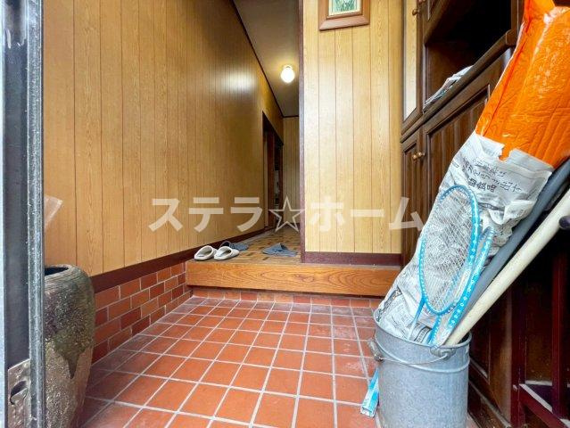 成育5 中古戸建の玄関|ゆったりとした玄関です