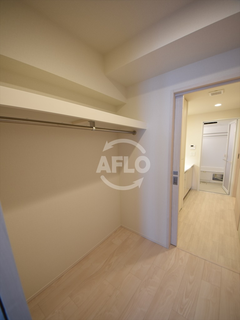 OPUS RESIDENCE SHINSAIBASHI SOUTHの収納|OPUS RESIDENCE SHINSAIBASHI SOUTH　ウォークインクローゼット