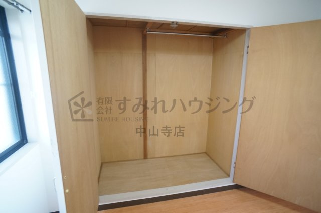 メゾンド中山の玄関