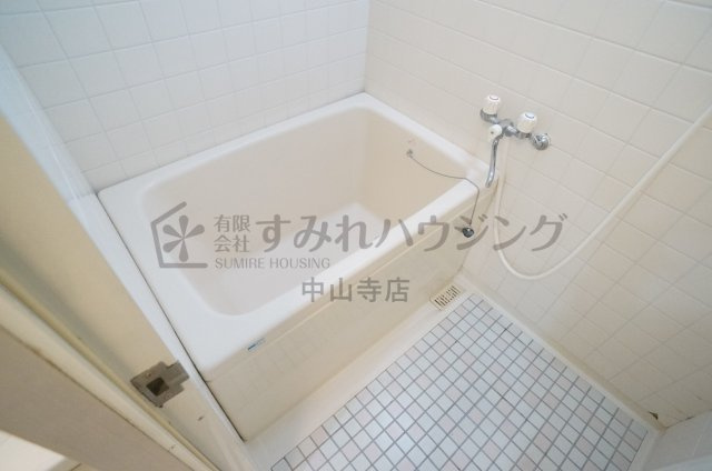 メゾンド中山の浴室