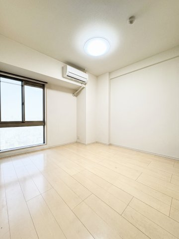 サーパス浜松駅前の洋室|東側６帖洋室。
家具を消してみました。イメージ画像です。