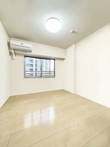 サーパス浜松駅前の洋室|西側６帖洋室。
家具を消してみました。イメージ画像です。