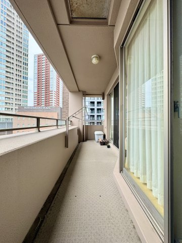 サーパス浜松駅前のその他|横幅のあるバルコニー！窓を開けると気持ちの良い風が吹き込みます！