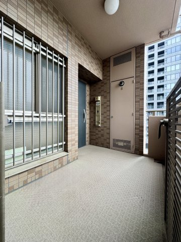 サーパス浜松駅前のその他|玄関には広々としたアルコープが付いております。
