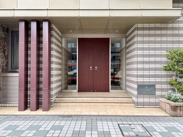 サーパス浜松駅前のその他共用部分|エントランスは西向きの明るい空間です！
