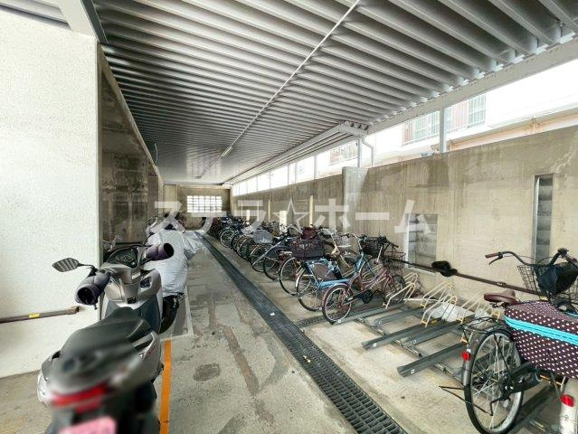 新北野第3コーポの駐車場|駐車場があるので、車を買う予定の方も安心です