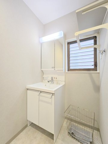 青梅市野上町1丁目　中古戸建の独立洗面台