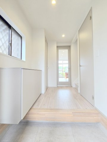 青梅市野上町1丁目　中古戸建の玄関