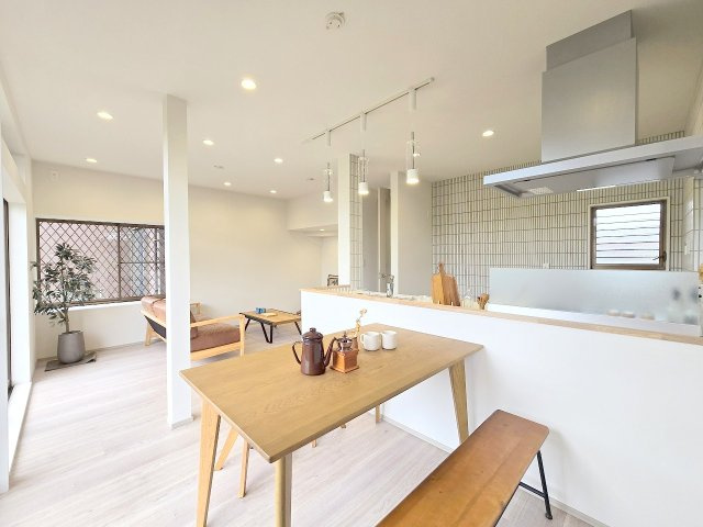青梅市野上町1丁目　中古戸建の居間・リビング
