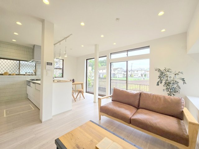 青梅市野上町1丁目　中古戸建の居間・リビング
