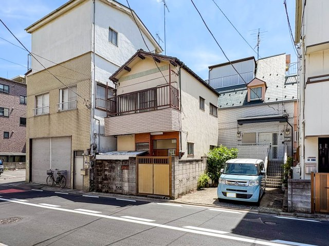 【外観】 | 滝野川3丁目売地 | 8m幅の広い道路に面した開放的な土地です（既存建物解体予定）
