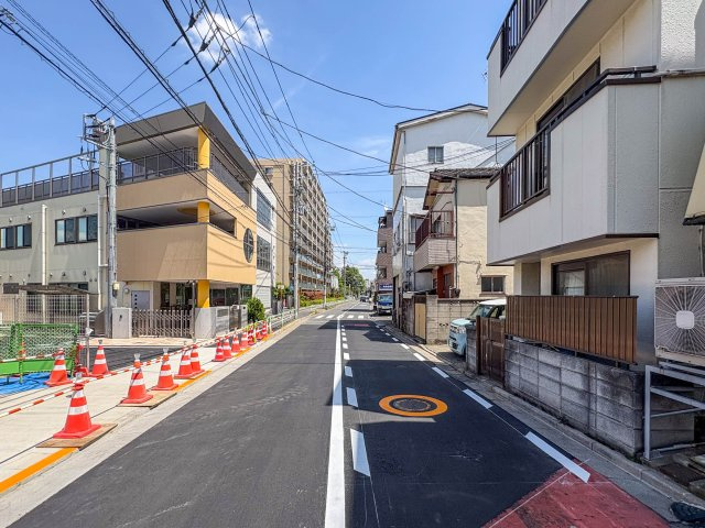 【前面道路含む現地写真】 | 滝野川3丁目売地 | 前面道路は広いですが交通量は少なめです。