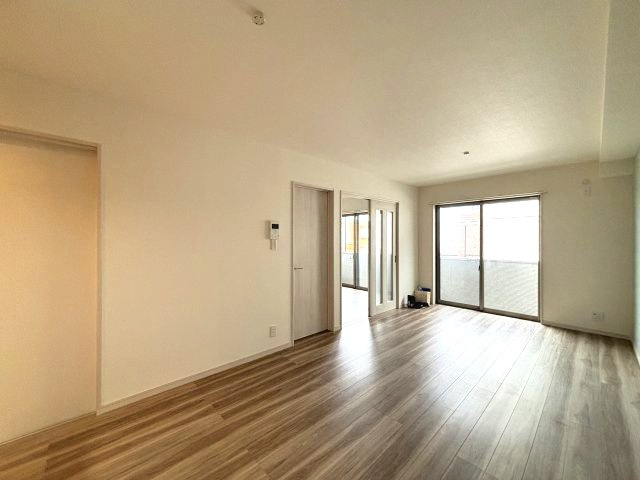 リアライズ箕岡の居間・リビング
