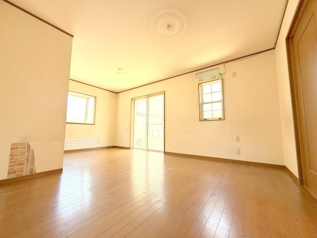 あきる野市草花　中古戸建の居間・リビング