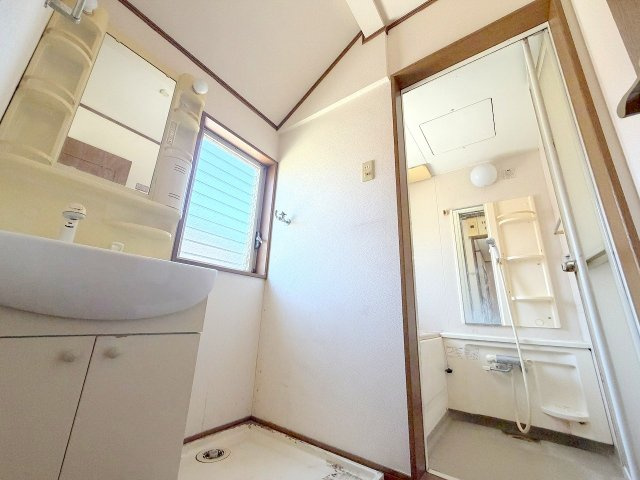 あきる野市草花　中古戸建の独立洗面台