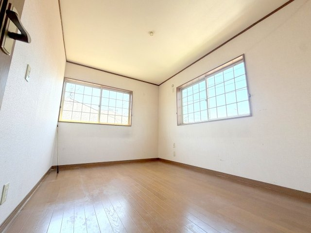 あきる野市草花　中古戸建の洋室