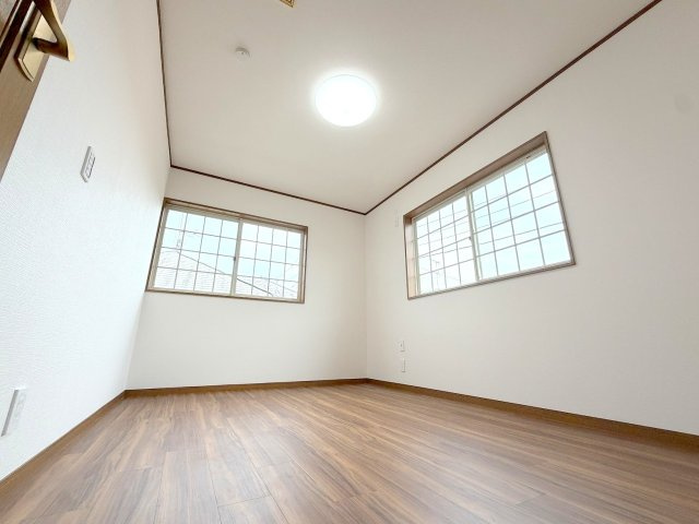 あきる野市草花　中古戸建の洋室