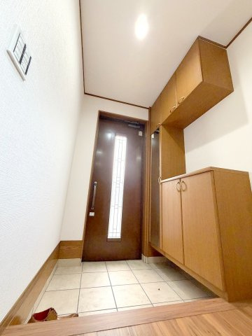 あきる野市草花　中古戸建の玄関
