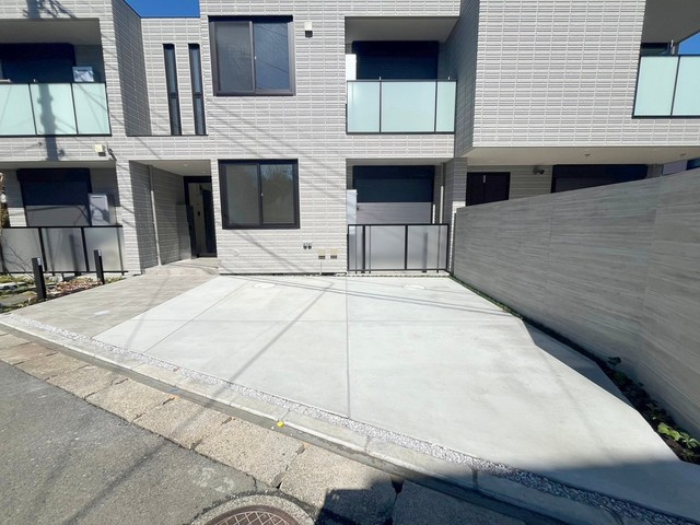 Ｔｈｅ　Ｒｅｓｉｄｅｎｃｅ　成城の駐車場|駐車場の空きはご確認ください