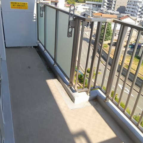 藤和明石公園ハイタウン　２号棟のバルコニー