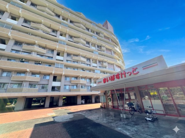 横浜若葉台第1-3棟のエントランス|◆住宅ローンのご相談や周辺環境のご案内も含め、ローンに詳しい、地元に詳しいスタッフがお出迎えさせていただきます。お気軽にご相談ください。