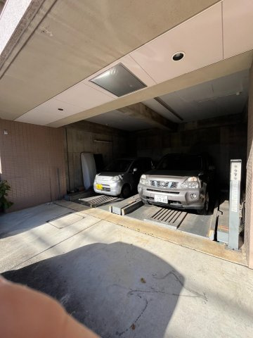 アマービレ国立の駐車場
