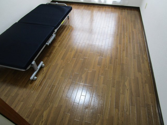南西向き２階角部屋で陽当り眺望良好の洋室6帖はエアコン付き♪