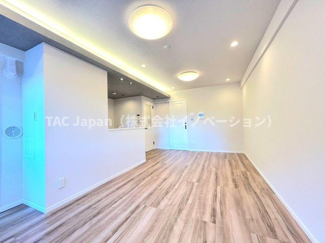 ドラゴンマンション木場公園壱番館の居間・リビング|～Dining Kitchen～動線が上手く考えられており、きっちりとキッチン、ダイニング、リビングと分けられるお部屋のつくりとなっております。