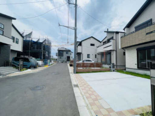 祝成約　八王子市　石川町　新築戸建ての前面道路含む現地写真