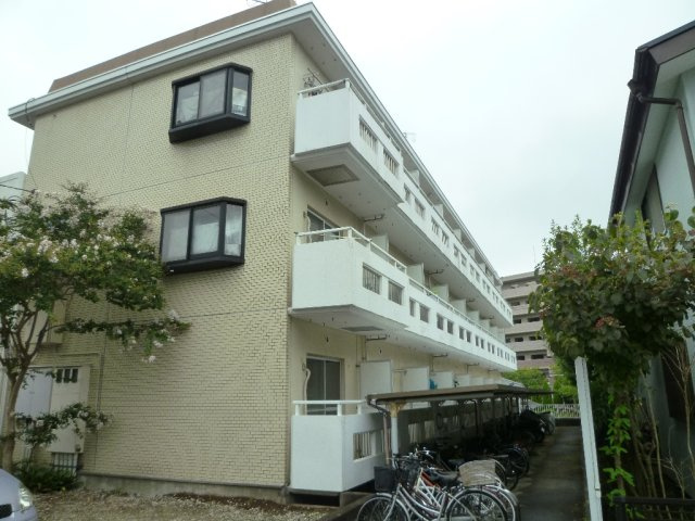敷地内駐輪場は原付もご相談下さい♪
