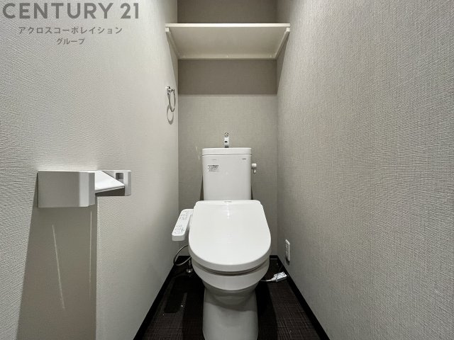 温水洗浄便座付きのトイレです♪