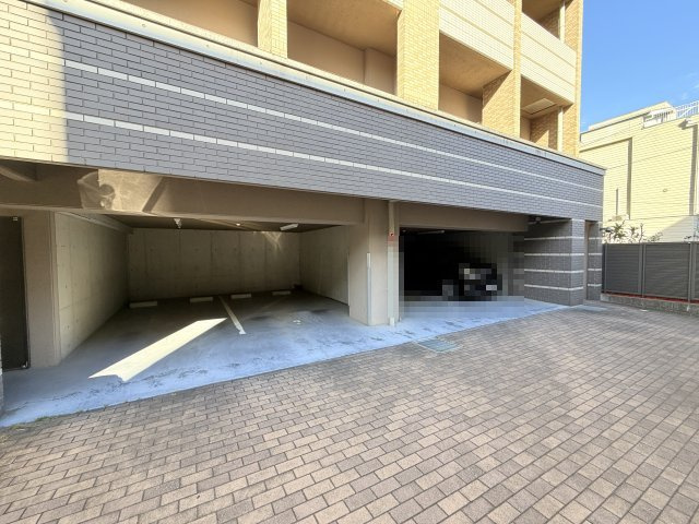アクロス神戸住吉ステーションフロントの駐車場