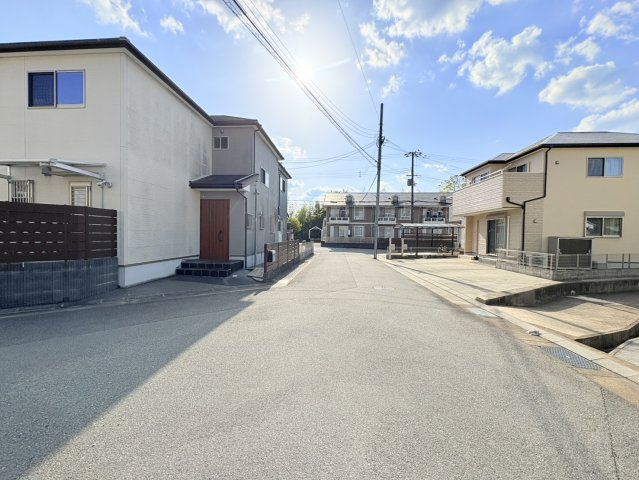 有野町有野一戸建の前面道路含む現地写真|前面道路含む現地写真です