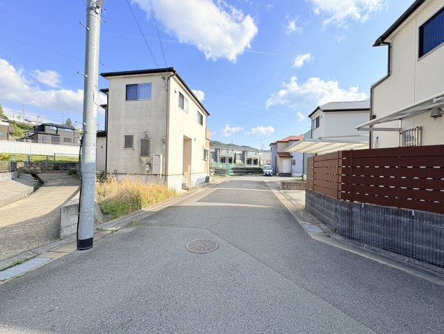 有野町有野一戸建の前面道路含む現地写真|前面道路含む現地写真です