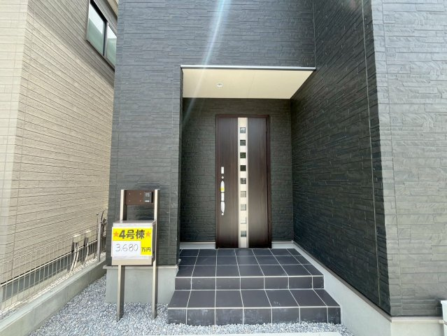 うるま市前原新築戸建て 4号棟（全10棟）の玄関