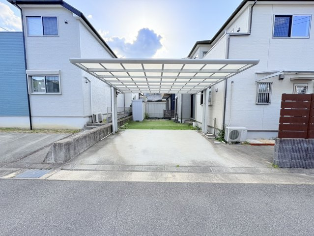有野町有野一戸建の駐車場|駐車スペースもあります