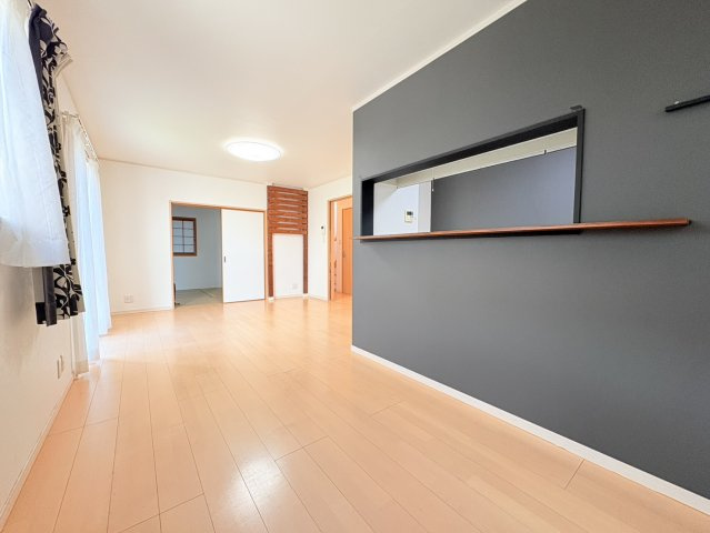 有野町有野一戸建の居間・リビング|おしゃれな居間です