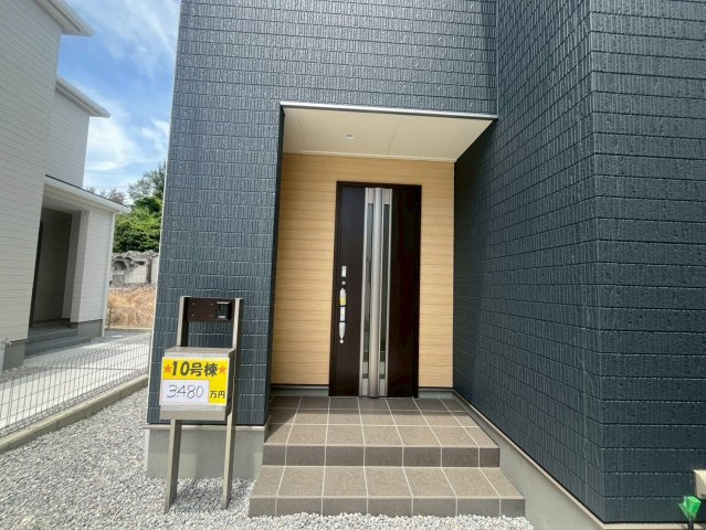 うるま市前原新築戸建て 10号棟（全10棟）の玄関