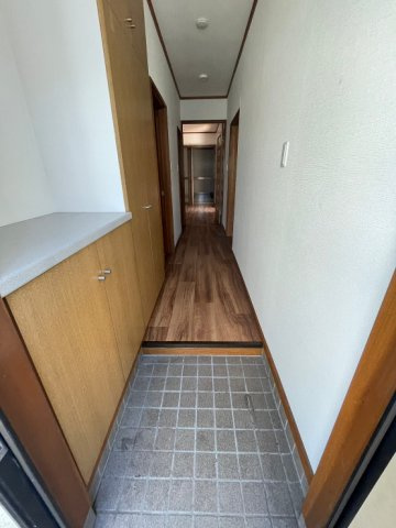 山和ハイツ5の玄関