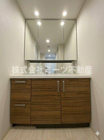ヴエリテ山本駅前テラスの独立洗面台