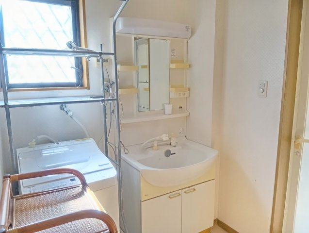 売中古戸建　焼津市下小田中町の独立洗面台|収納が多いのですっきりして見えます！