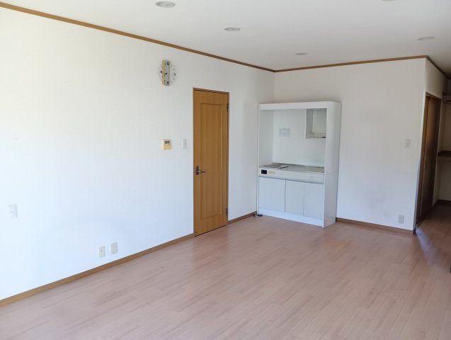 売中古戸建　焼津市下小田中町の洋室|2階の洋室にはキッチンが付いていて簡単な調理ができます！