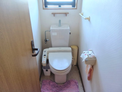 売中古戸建　焼津市下小田中町のトイレ|手すりがあるので高齢の方にも安心です！