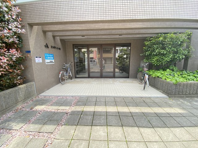 エスポワール八柱のエントランス