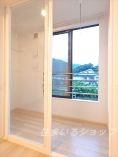 広島市安佐北区亀山４丁目のアパートのバルコニー|サンルーム